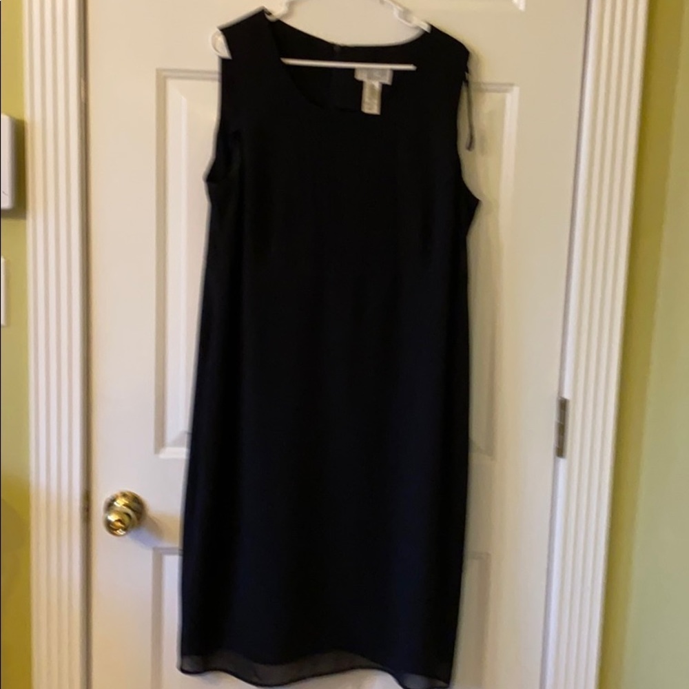 Studio C plus  18 w black sleeveless